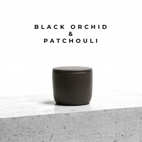 Vela aromática ZENUM Black Orchid & Patchouli, perfil floral intenso y terroso
