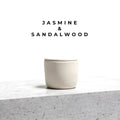 Jasmine & Amber | Vela Aromática Floral y Exótica en Hormigón Blanco | ESSENTIALS